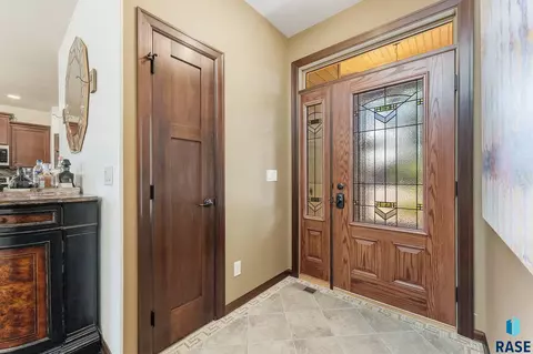3700 E Wakefield Cir, Sioux Falls, SD 57103 photo 4