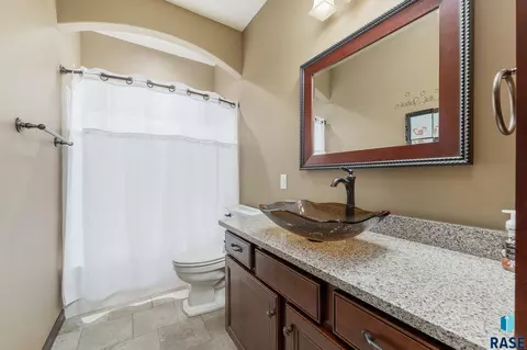 3700 E Wakefield Cir, Sioux Falls, SD 57103 photo 15