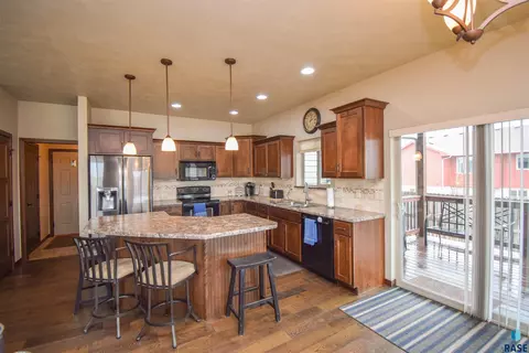 505 W High Pointe St, Tea, SD 57064 photo 2