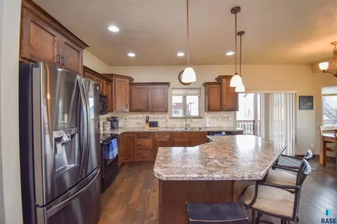 505 W High Pointe St, Tea, SD 57064 photo 9