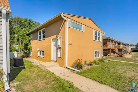 1013 Blauvelt Ave, Sioux Falls, SD 57104
