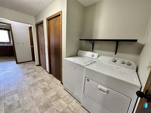 512 E 7th St, Freeman, SD 57029 photo 17