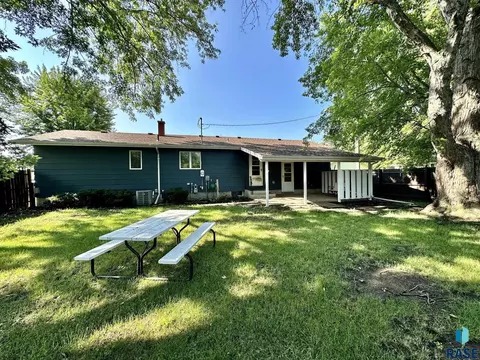 512 E 7th St, Freeman, SD 57029 photo 36