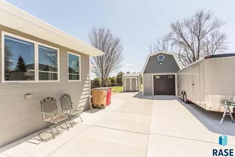 225 E 9th St, Crooks, SD 57020 photo 7