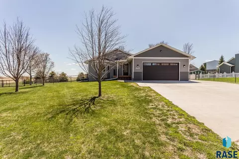 225 E 9th St, Crooks, SD 57020 photo 3