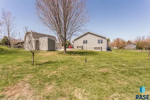 225 E 9th St, Crooks, SD 57020 photo 9