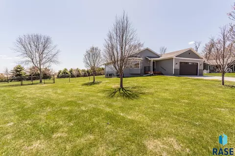 225 E 9th St, Crooks, SD 57020 photo 8