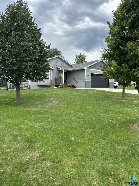 225 E 9th St, Crooks, SD 57020 photo 1