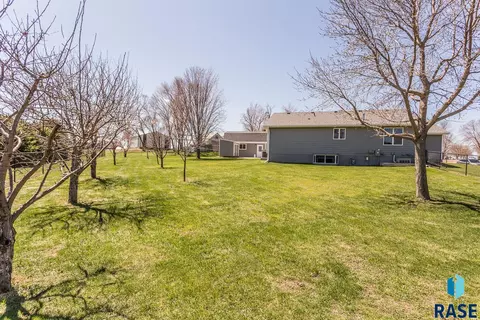 225 E 9th St, Crooks, SD 57020 photo 10