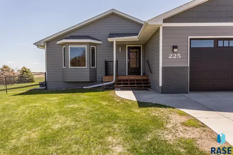 225 E 9th St, Crooks, SD 57020 photo 5