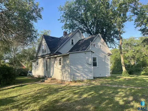 160 E Main St, Canova, SD 57321 photo 3
