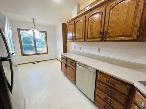 804 E Jane Ln, Sioux Falls, SD 57108 photo 10