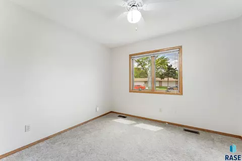 804 E Jane Ln, Sioux Falls, SD 57108 photo 18