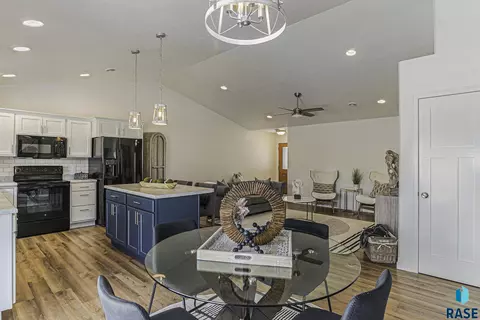 1403 S Lighthouse Pl, Sioux Falls, SD 57103 photo 8