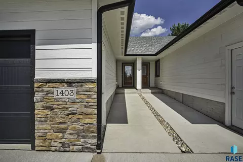 1403 S Lighthouse Pl, Sioux Falls, SD 57103 photo 3
