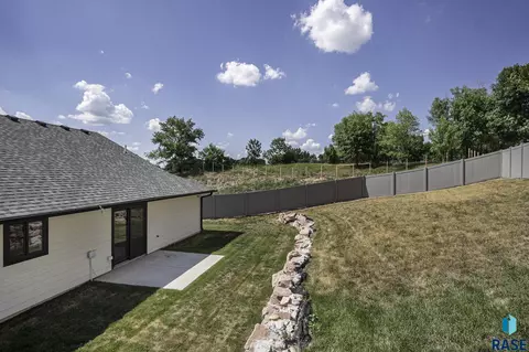 1403 S Lighthouse Pl, Sioux Falls, SD 57103 photo 23