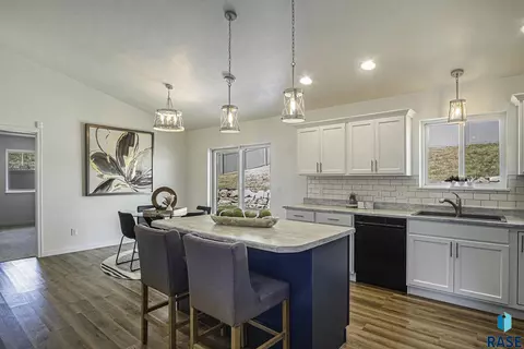 1403 S Lighthouse Pl, Sioux Falls, SD 57103 photo 9