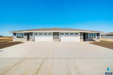 1511 Neil Ave, Dell Rapids, SD 57022 photo 1