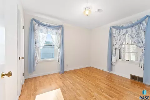 1409 E 17th St, Sioux Falls, SD 57104 photo 11