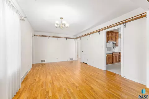 1409 E 17th St, Sioux Falls, SD 57104 photo 7