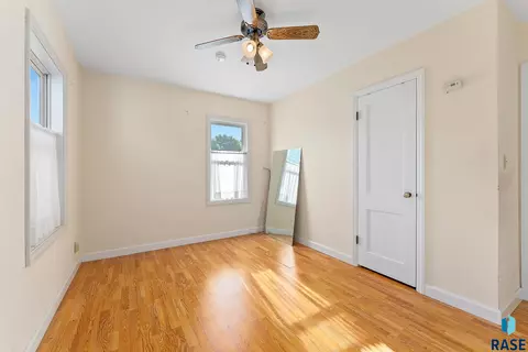 1409 E 17th St, Sioux Falls, SD 57104 photo 9