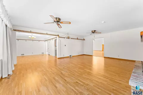 1409 E 17th St, Sioux Falls, SD 57104 photo 5