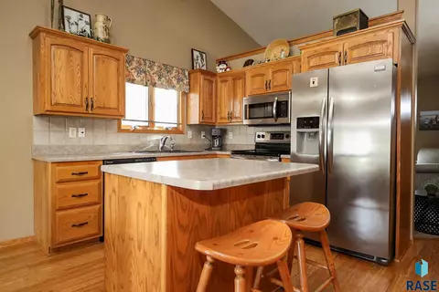 508 N Maple Ave, Brandon, SD 57005 photo 4