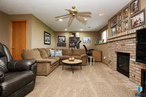 508 N Maple Ave, Brandon, SD 57005 photo 8