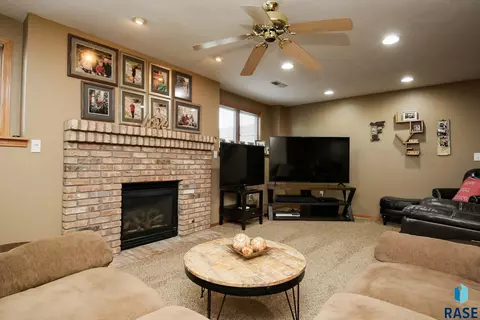 508 N Maple Ave, Brandon, SD 57005 photo 7