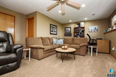 508 N Maple Ave, Brandon, SD 57005 photo 9