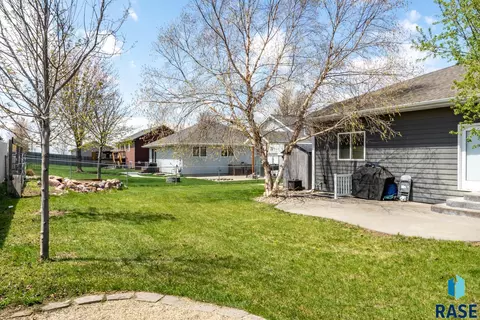 117 E Switch Grass Trl, Brandon, SD 57005 photo 2
