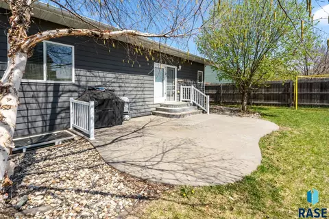 117 E Switch Grass Trl, Brandon, SD 57005 photo 3