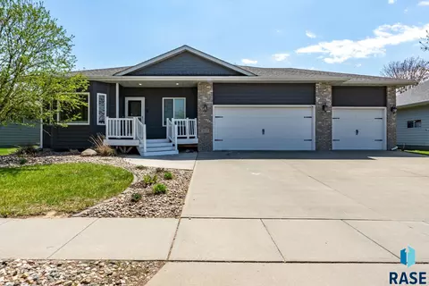 117 E Switch Grass Trl, Brandon, SD 57005 photo 1
