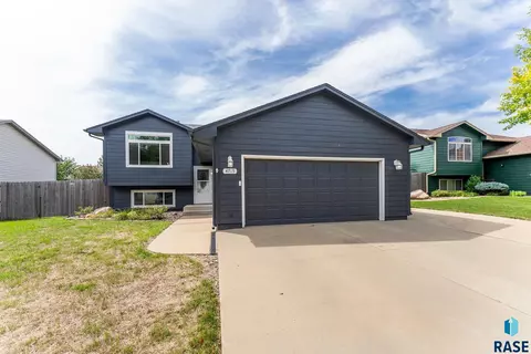 4715 S Plateau Trl, Sioux Falls, SD 57106