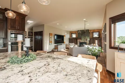 901 S 5th Ave, Brandon, SD 57005 photo 9