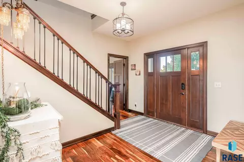 901 S 5th Ave, Brandon, SD 57005 photo 4
