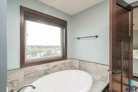 901 S 5th Ave, Brandon, SD 57005 photo 27