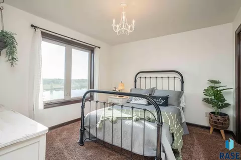 901 S 5th Ave, Brandon, SD 57005 photo 29