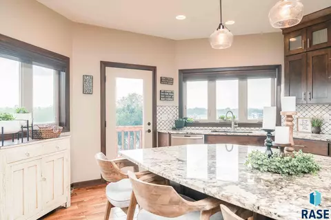 901 S 5th Ave, Brandon, SD 57005 photo 8