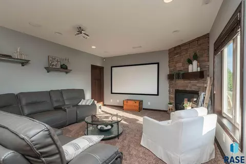 901 S 5th Ave, Brandon, SD 57005 photo 41