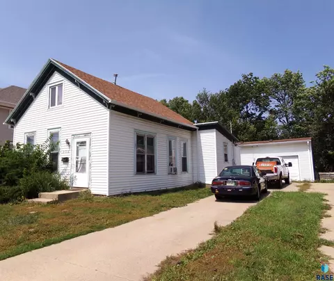 906 W 10th St, Sioux Falls, SD 57104
