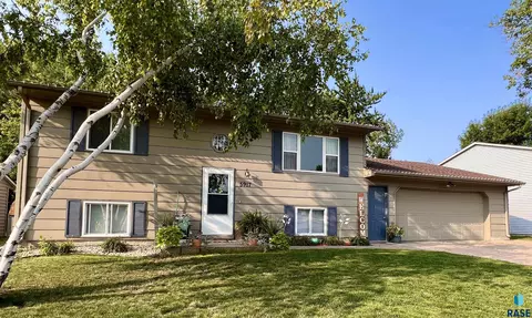 5917 W Bakker Park Dr, Sioux Falls, SD 57106