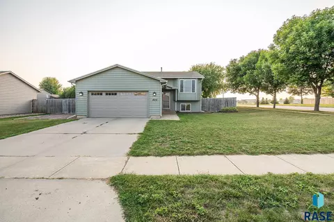 825 Atkins Dr, Tea, SD 57064 photo 1