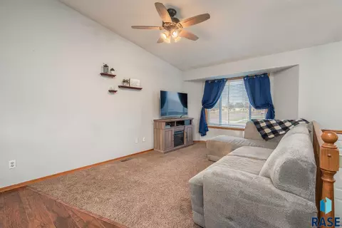 825 Atkins Dr, Tea, SD 57064 photo 6
