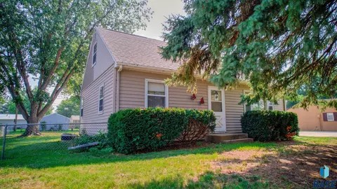 5705 W 14th St, Sioux Falls, SD 57106