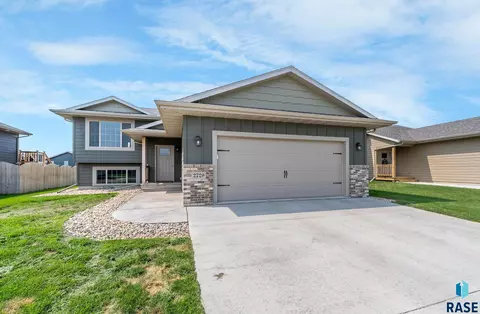 2729 S Richie Dr, Sioux Falls, SD 57106