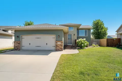 4712 S Vista Park Ave, Sioux Falls, SD 57106