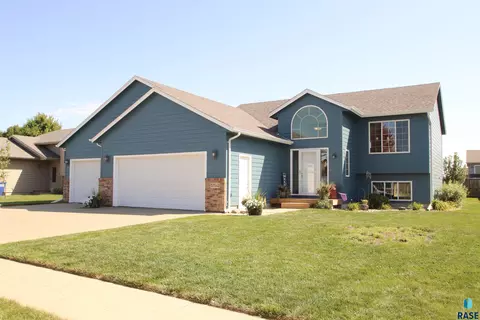 5304 S Carrick Ave, Sioux Falls, SD 57106