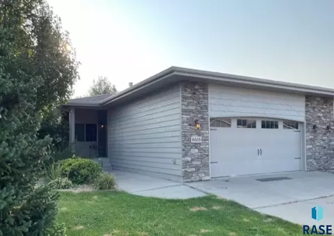 9305 W 32nd St, Sioux Falls, SD 57106