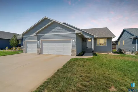 9004 W 22nd St, Sioux Falls, SD 57106